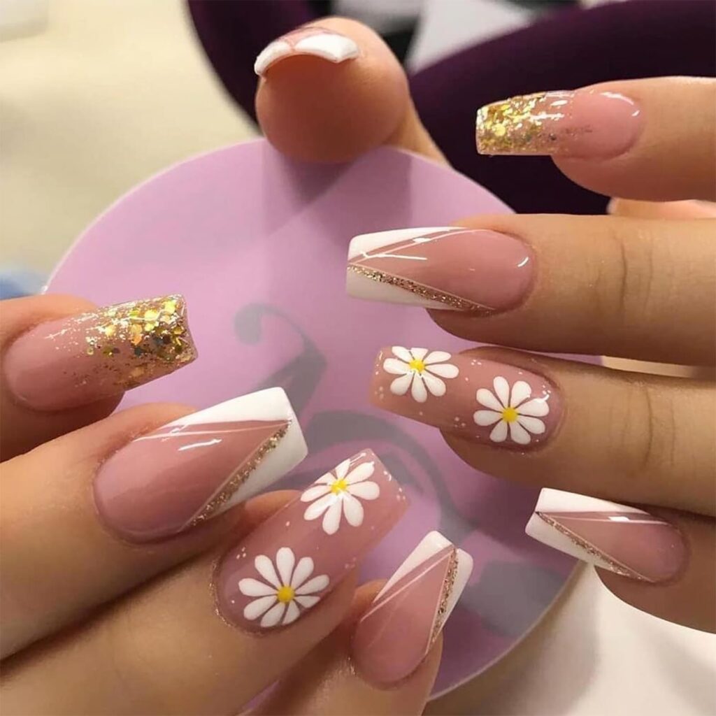 Gold Tips Glitter with Daisy 