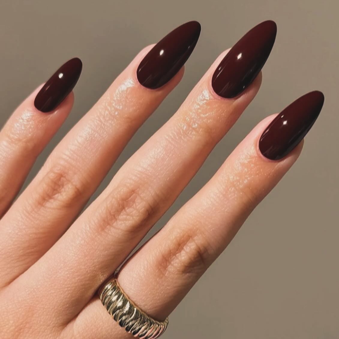 30 Top Red Christmas Nails for a Festive & Festive Manicure