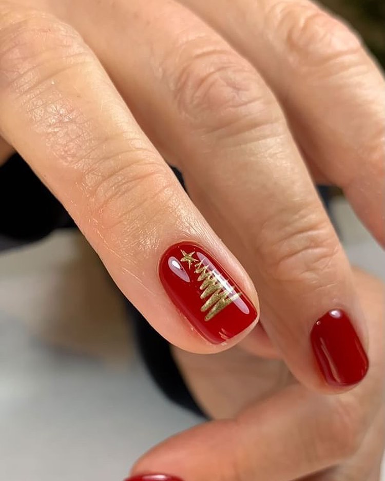 30 Top Red Christmas Nails for a Festive & Festive Manicure
