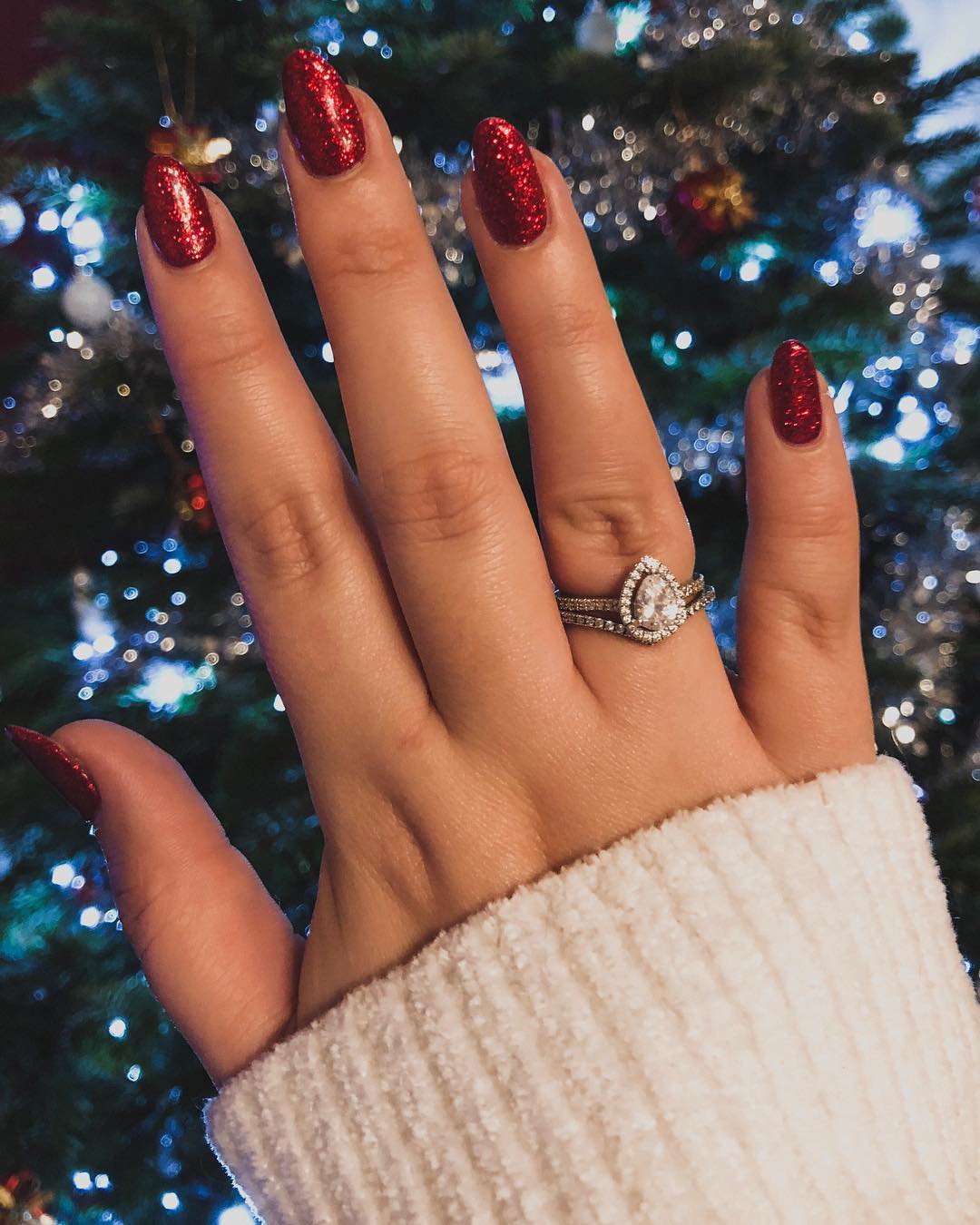 30 Top Red Christmas Nails for a Festive & Festive Manicure