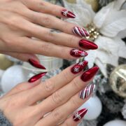30 Top Red Christmas Nails for a Festive Festive Manicure 5 30 Top Red Christmas Nails for a Festive & Festive Manicure