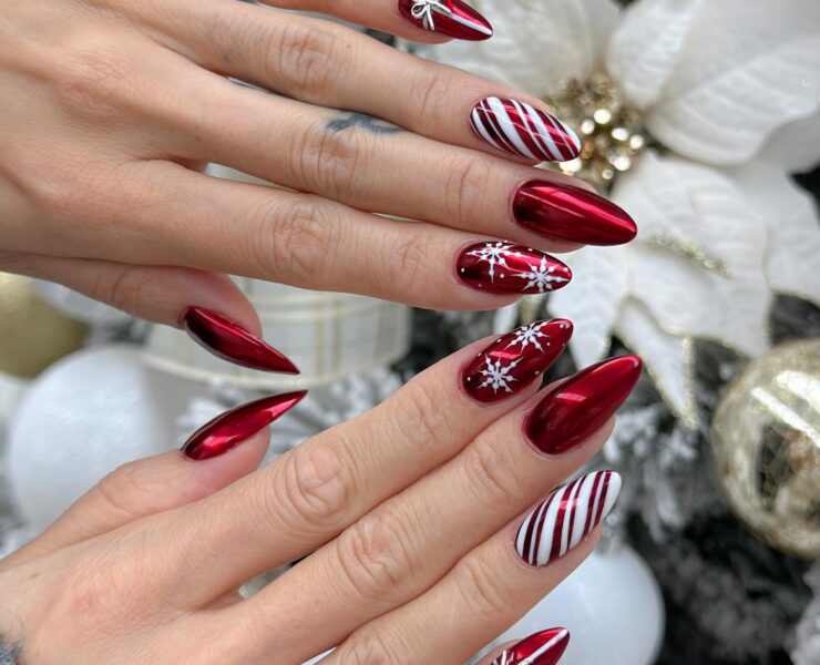30 Top Red Christmas Nails for a Festive Festive Manicure 5 30 Top Red Christmas Nails for a Festive & Festive Manicure