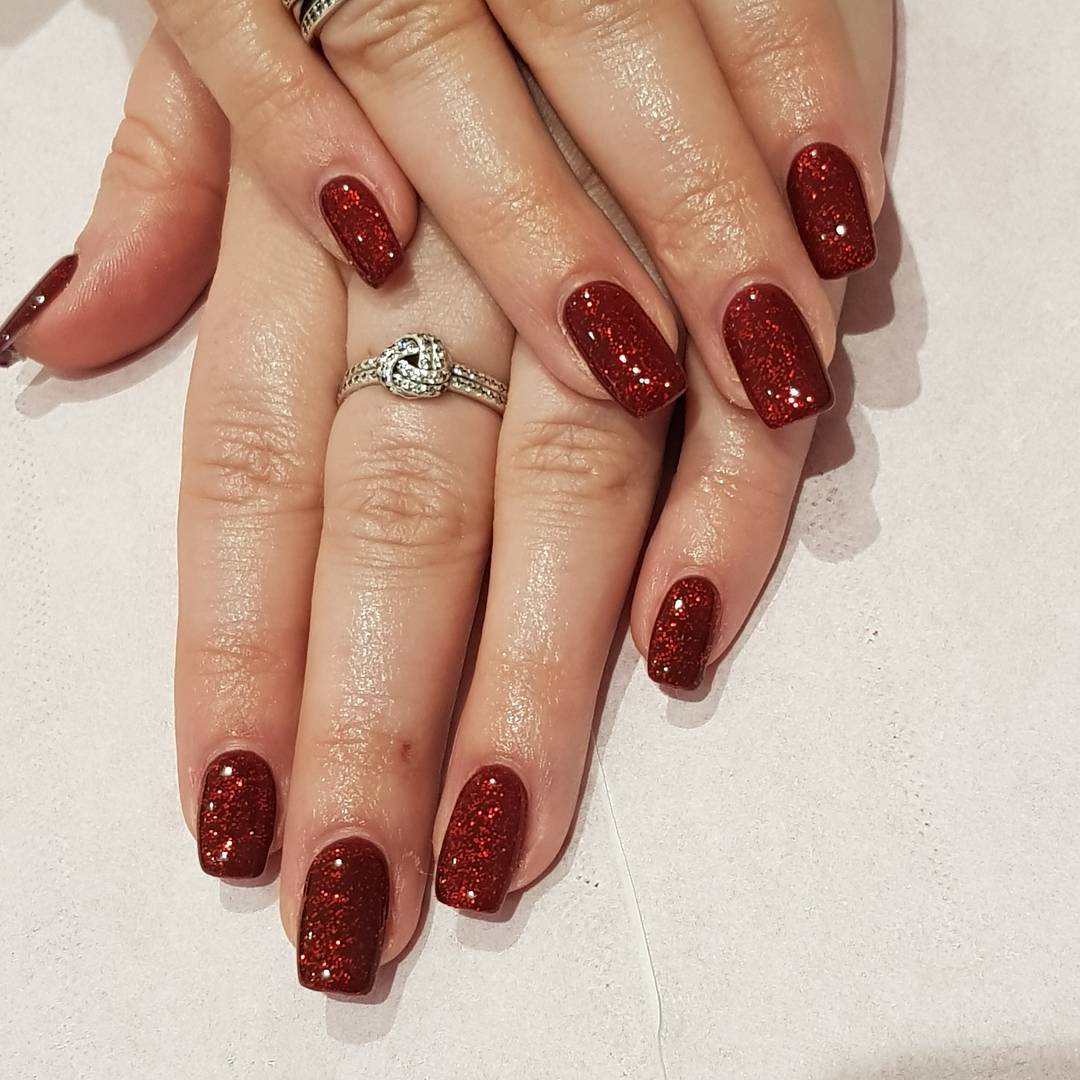30 Top Red Christmas Nails for a Festive & Festive Manicure