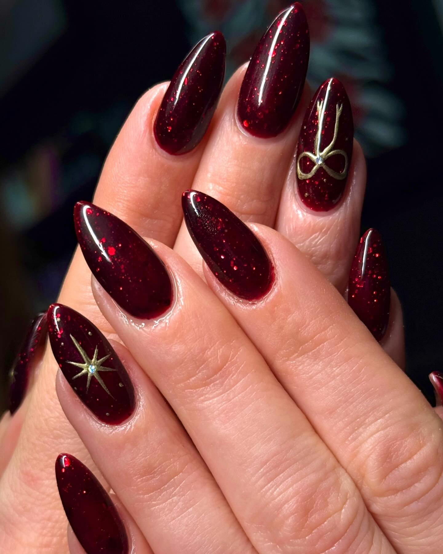 30 Top Red Christmas Nails for a Festive & Festive Manicure