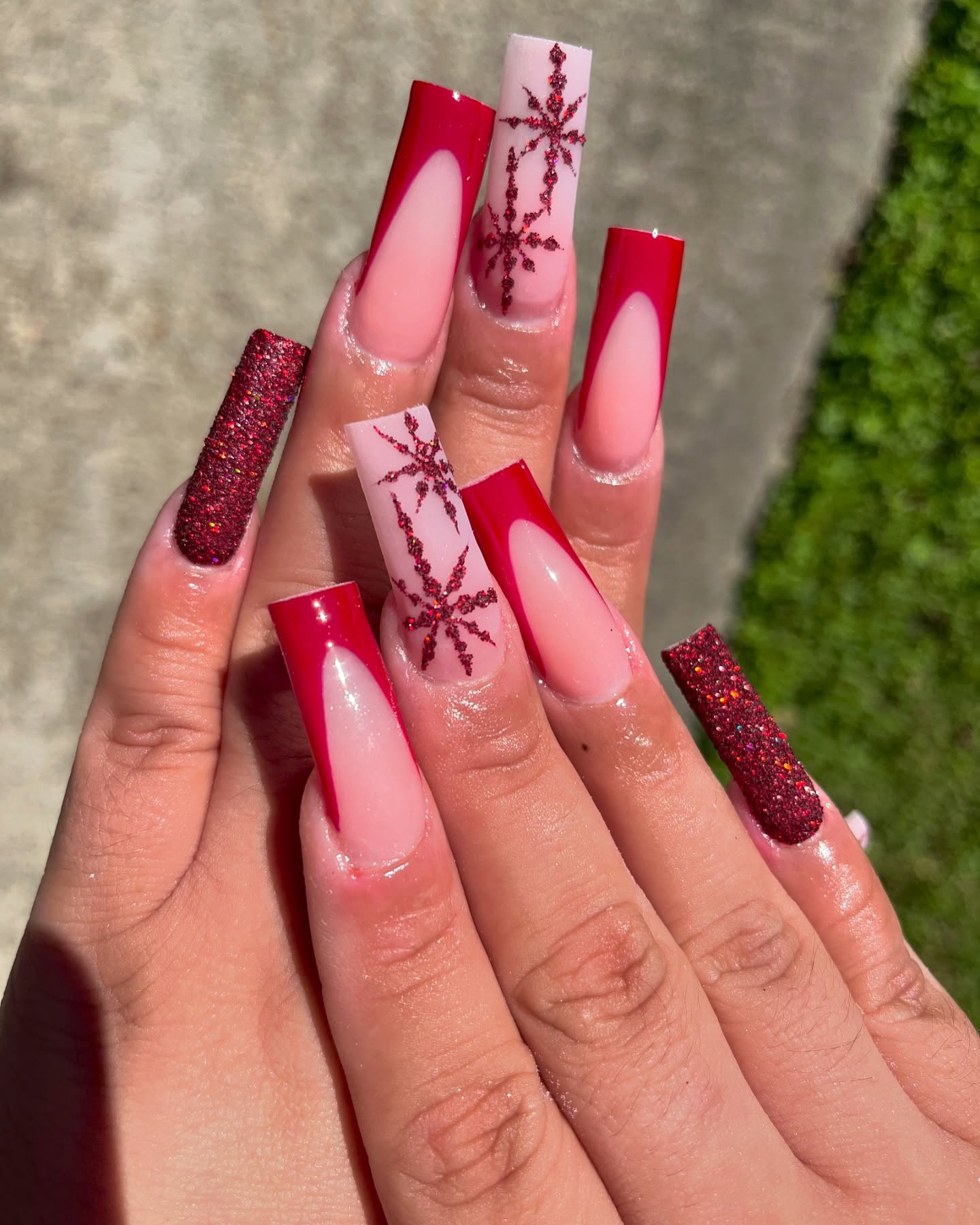 30 Top Red Christmas Nails for a Festive & Festive Manicure