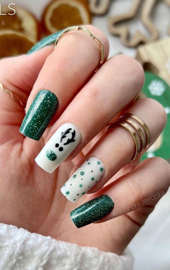 Dark Green Reindeer Nails