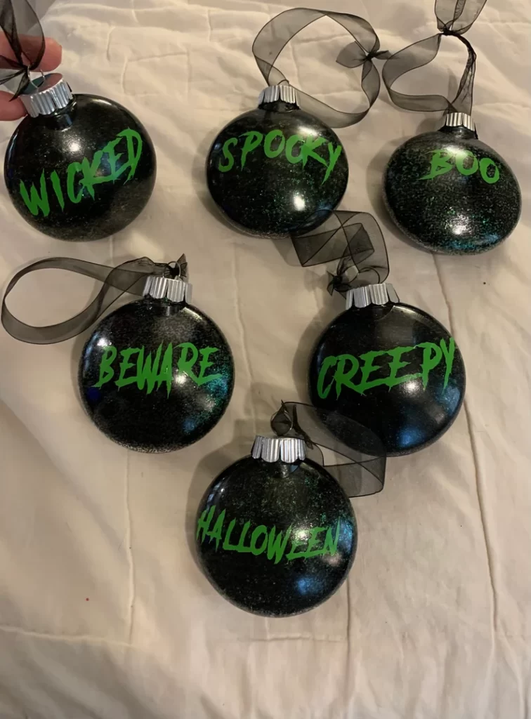 Spooky glitter Halloween ornament set 