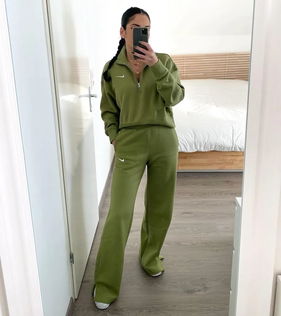 cute airport outfit7 13 Cute Airport Outfit Ideas: A Styling Guide for Women