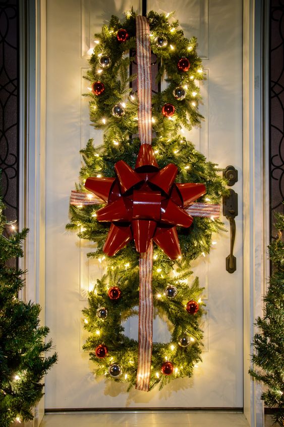 beautiful Christmas light and hanger door decor