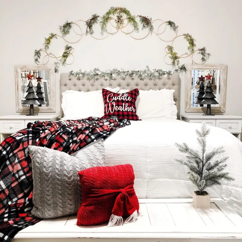 Christmas bedroom decor 20 20+ Cozy Christmas Bedroom Decor Ideas