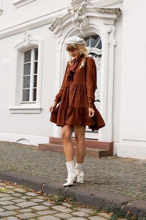 Brown Tired Ruffle Hem Short Dress with white Beret