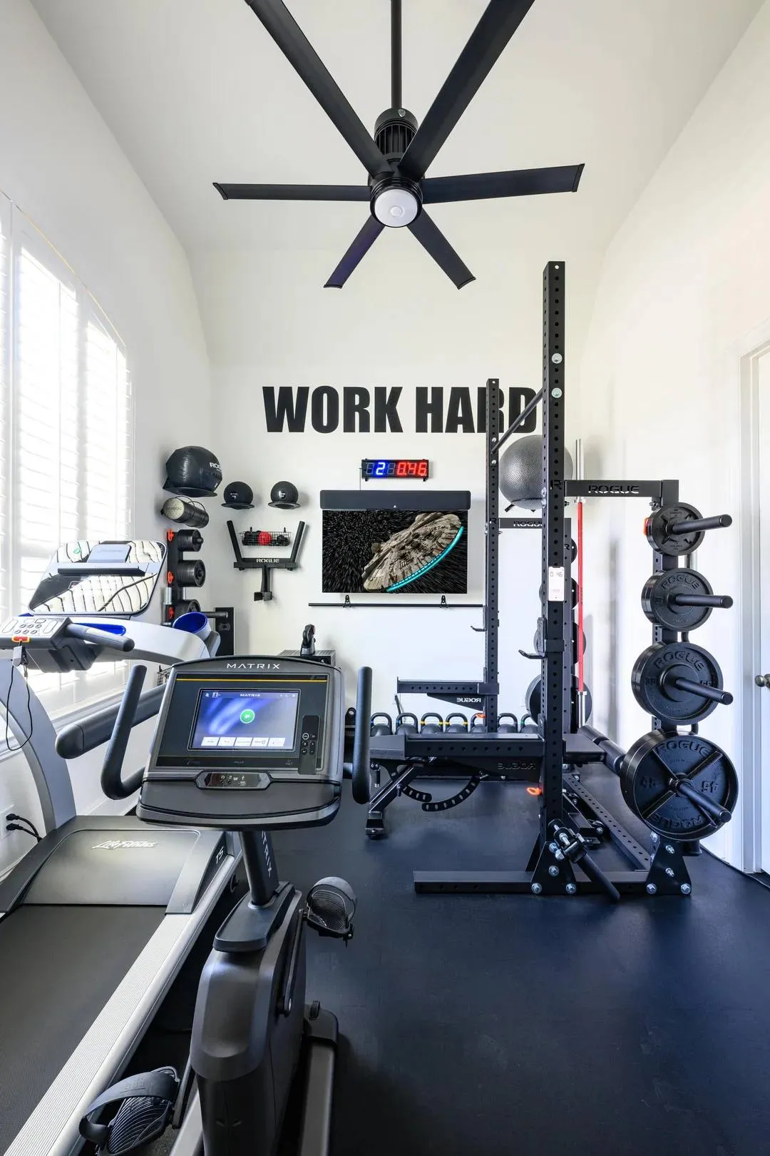 Modern Home Gym Equipment Ideas 6 Modern Home Gym: The Perfect Blend of Style and Sweat
