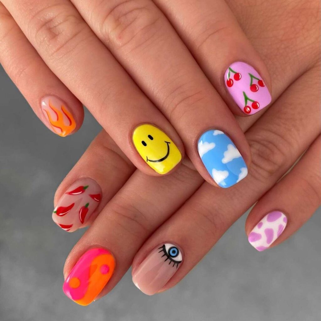 Smileys & Emojis Summer nails