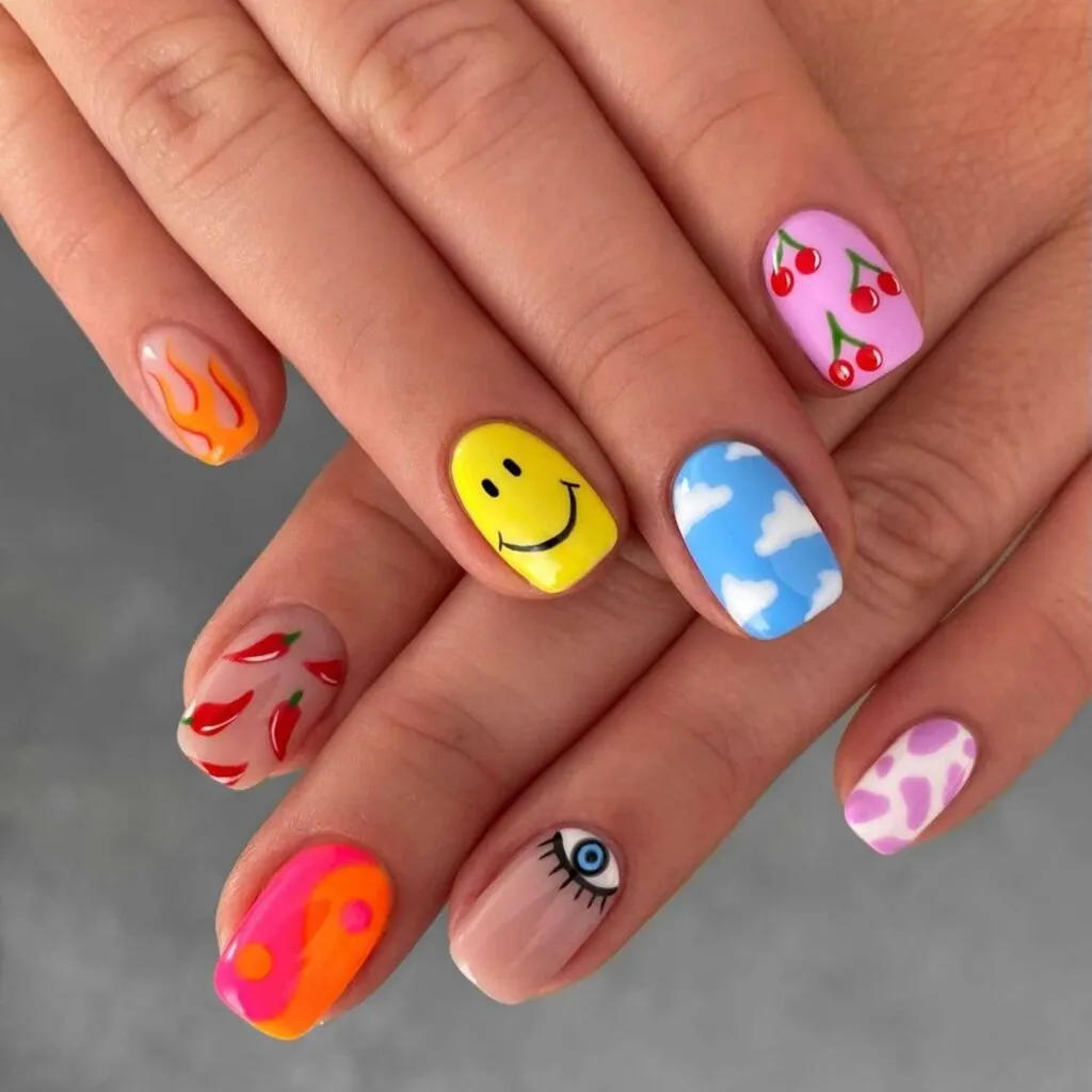 Smileys & Emojis Summer nails