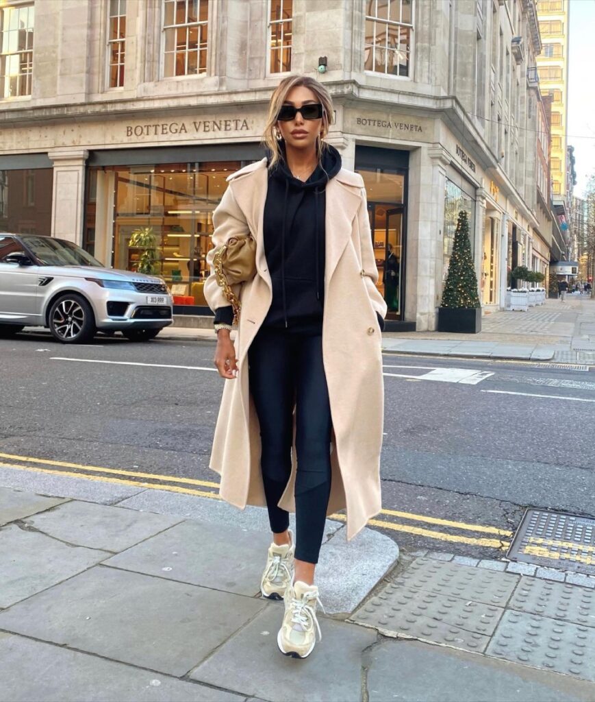 NYC Winter Outfits Looks and Styles 39 NYC Winter Outfits - Let's have a fun and exciting Winter this season. New York City in the winter is a magical yet merciless experience. Trench Coat Hoodie and Sneakers