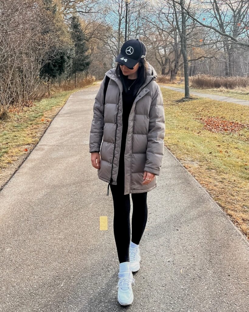 NYC Winter Outfits Looks and Styles 38 NYC Winter Outfits - Let's have a fun and exciting Winter this season. New York City in the winter is a magical yet merciless experience. Sneakers, Cap, and Jacket