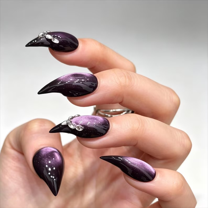 witchy nails design Crystal ball design (purple cat eye with black tips)
