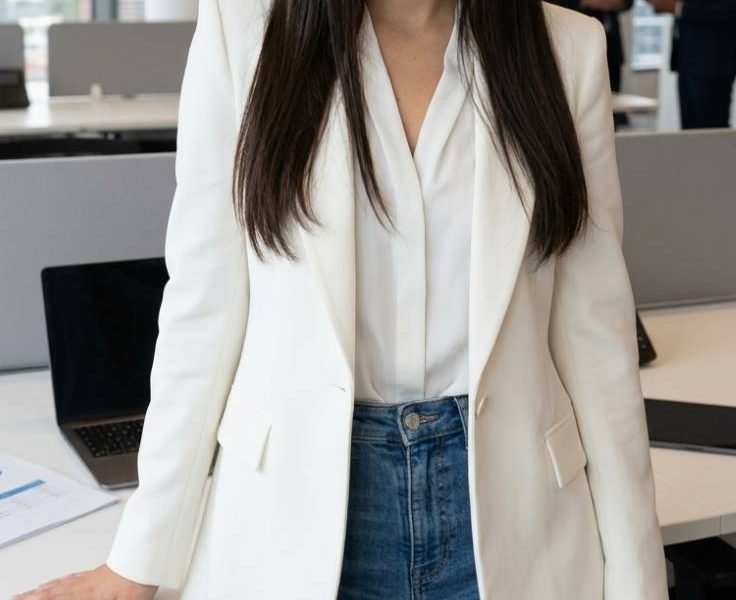 White Blazer Blue Jeans Casual Blazer Outfits: 20 Easy Looks That Feel Stylish and Comfortable